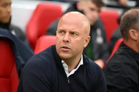 سلوت: دعوت كلوب لحضور مباريات ليفربول.. وسوق مانشستر سيتي الصيفي يشبهنا